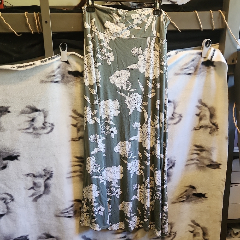 Market & Spruce Green and White Maxi Slip Skirt